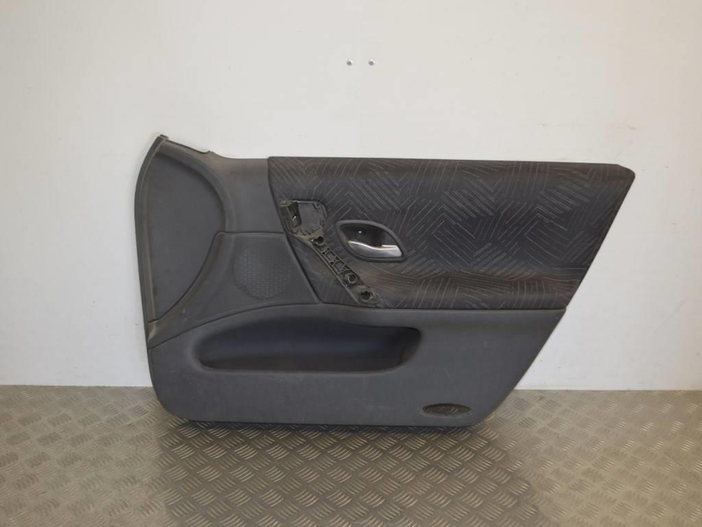 Обшивка двери передней правой (дверная карта) Renault Laguna 2 (2001-2007) 8200000082