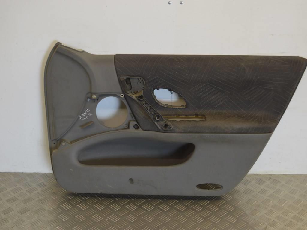 Обшивка двери передней правой (дверная карта) Renault Laguna 2 (2001-2007) 8200000082