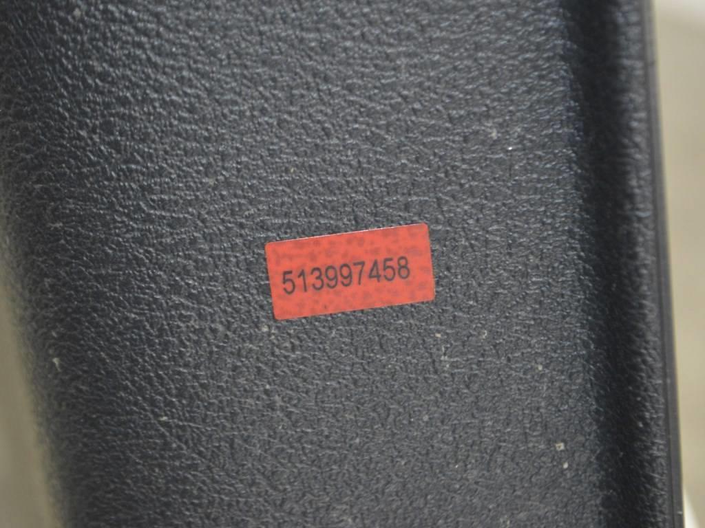 Обшивка двери передней правой (дверная карта) Renault Laguna 2 (2001-2007)