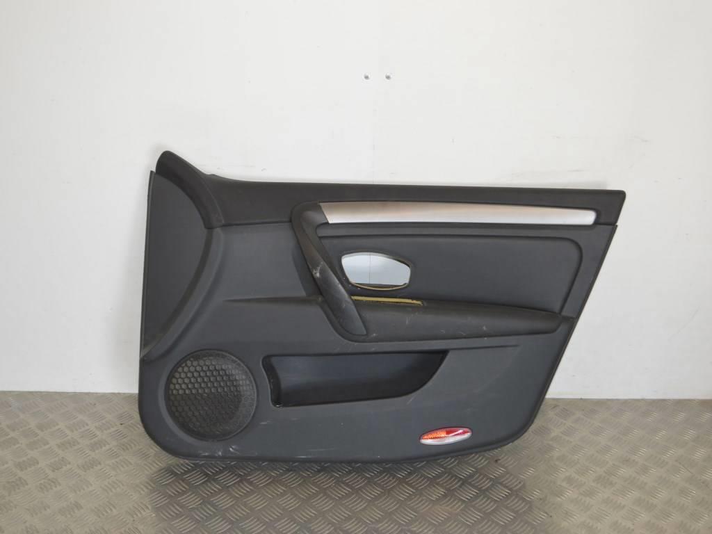 Обшивка двери передней правой (дверная карта)