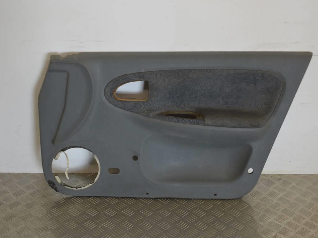 Обшивка двери передней правой (дверная карта)