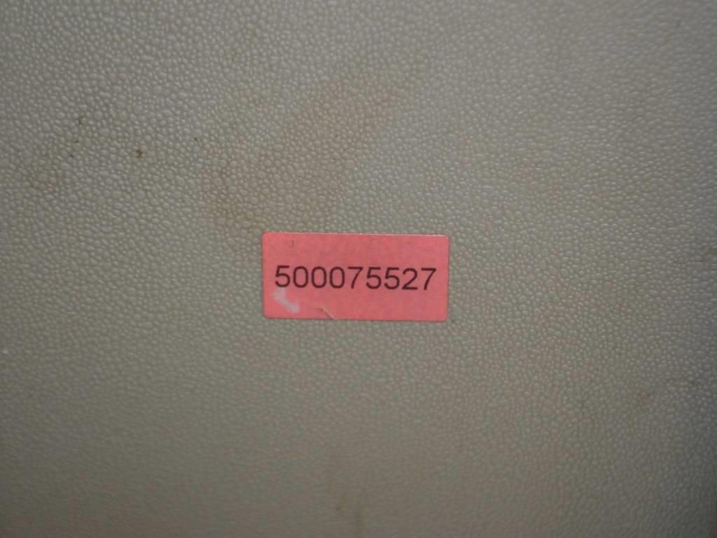 Обшивка двери передней правой (дверная карта) Renault Megane 2 (2002-2008) 8200151413