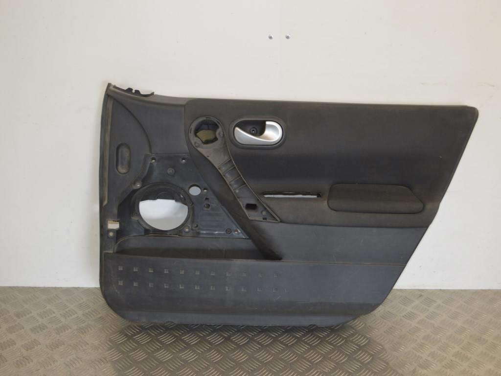 Обшивка двери передней правой (дверная карта) Renault Megane 2 (2002-2008) 8200793658