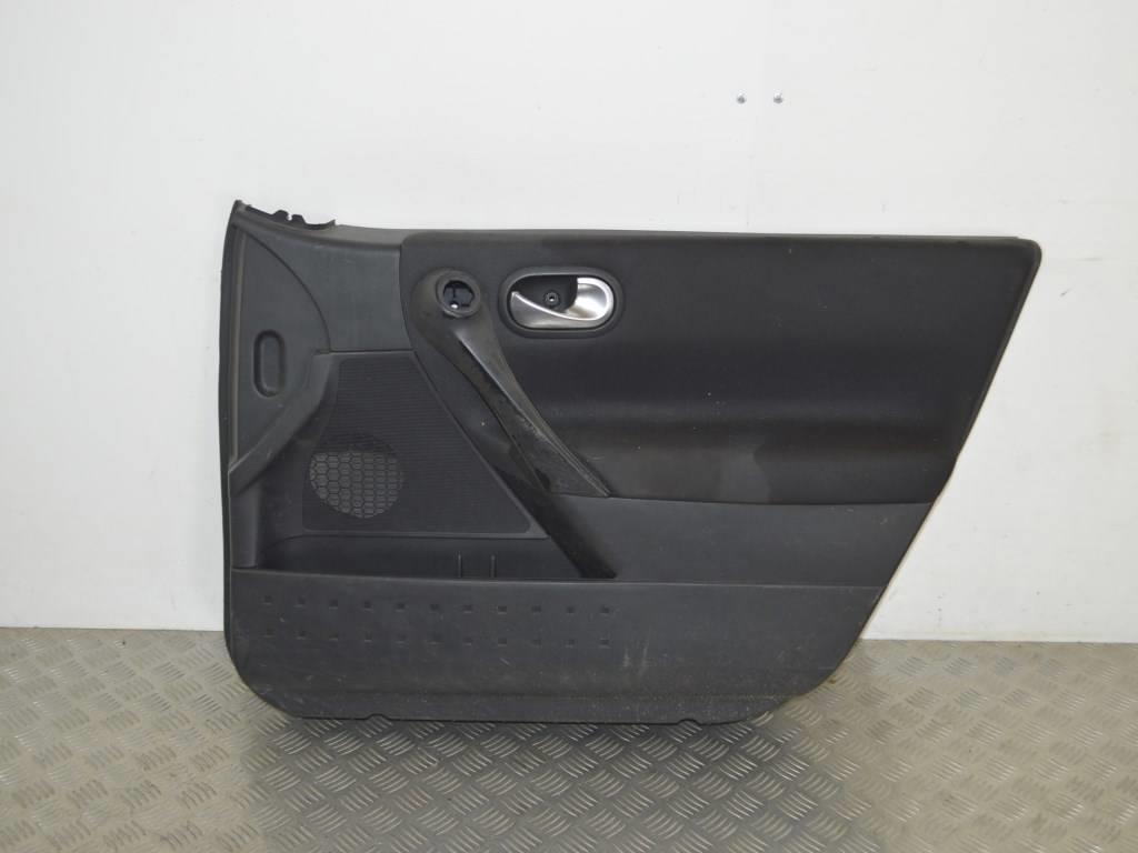 Обшивка двери передней правой (дверная карта) Renault Megane 2 (2002-2008)