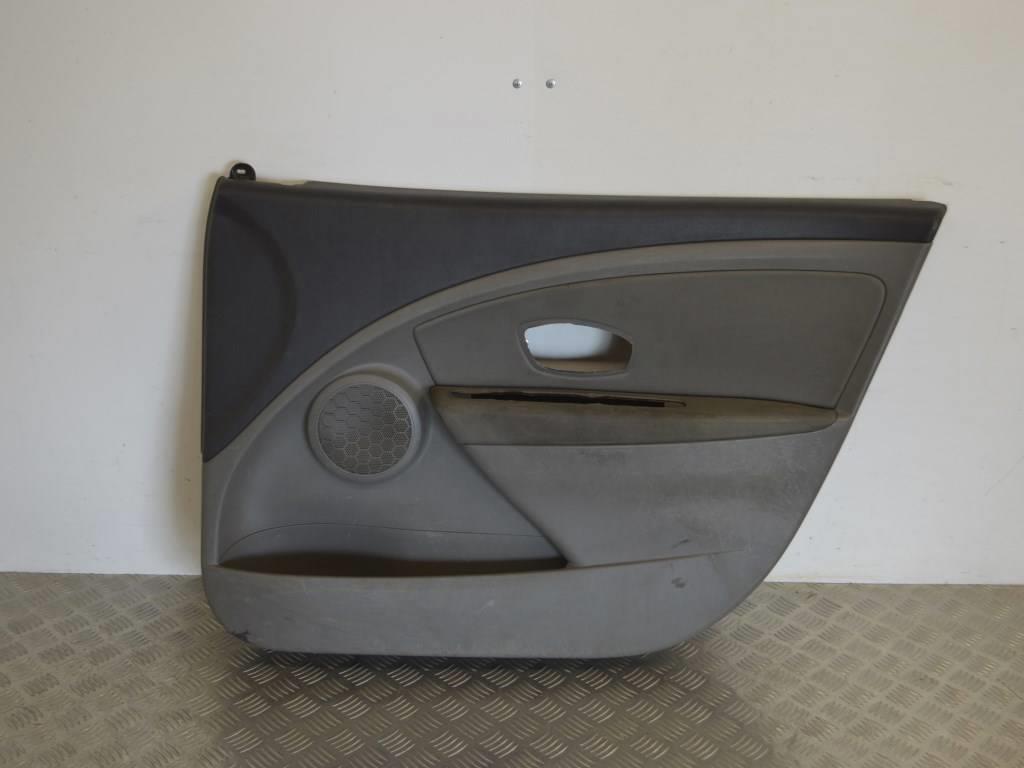 Обшивка двери передней правой (дверная карта)