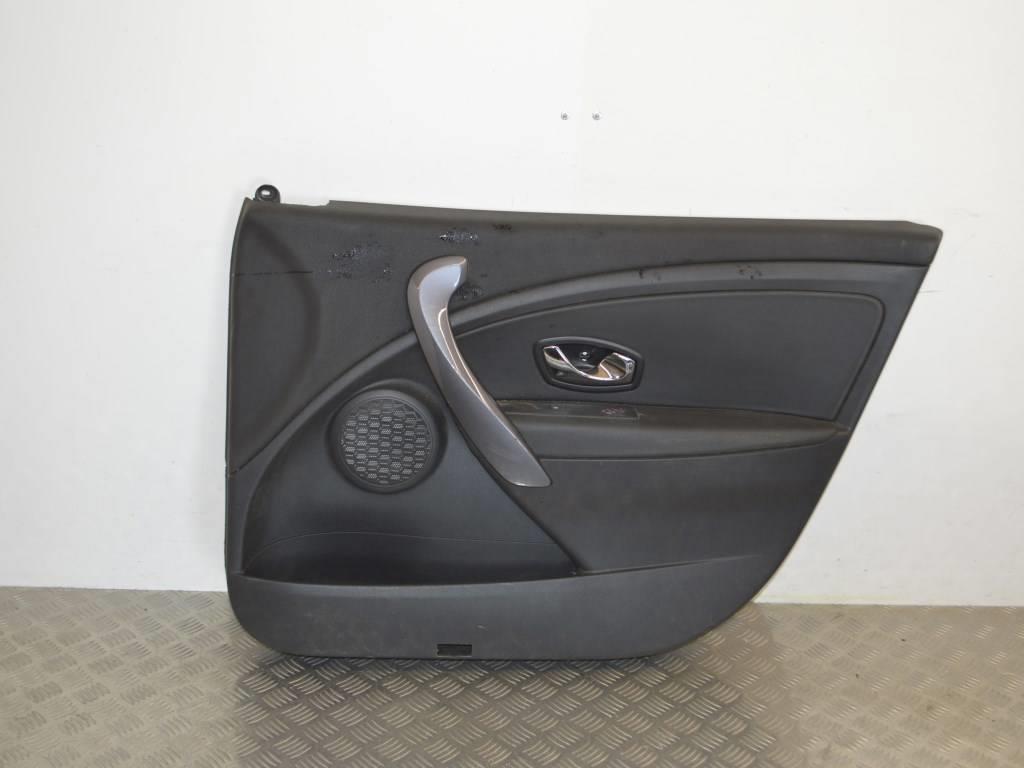 Обшивка двери передней правой (дверная карта) Renault Megane 3 (2008-2019) 809008809R