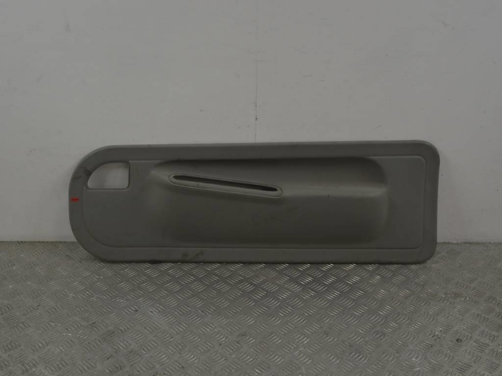 Обшивка двери передней правой (дверная карта)