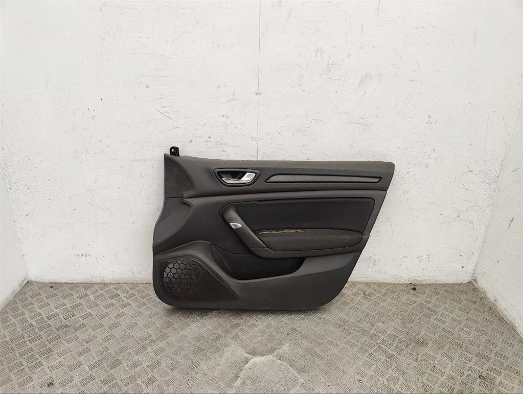 Обшивка двери передней правой (дверная карта)