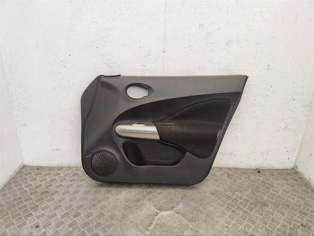 Обшивка двери передней правой (дверная карта)