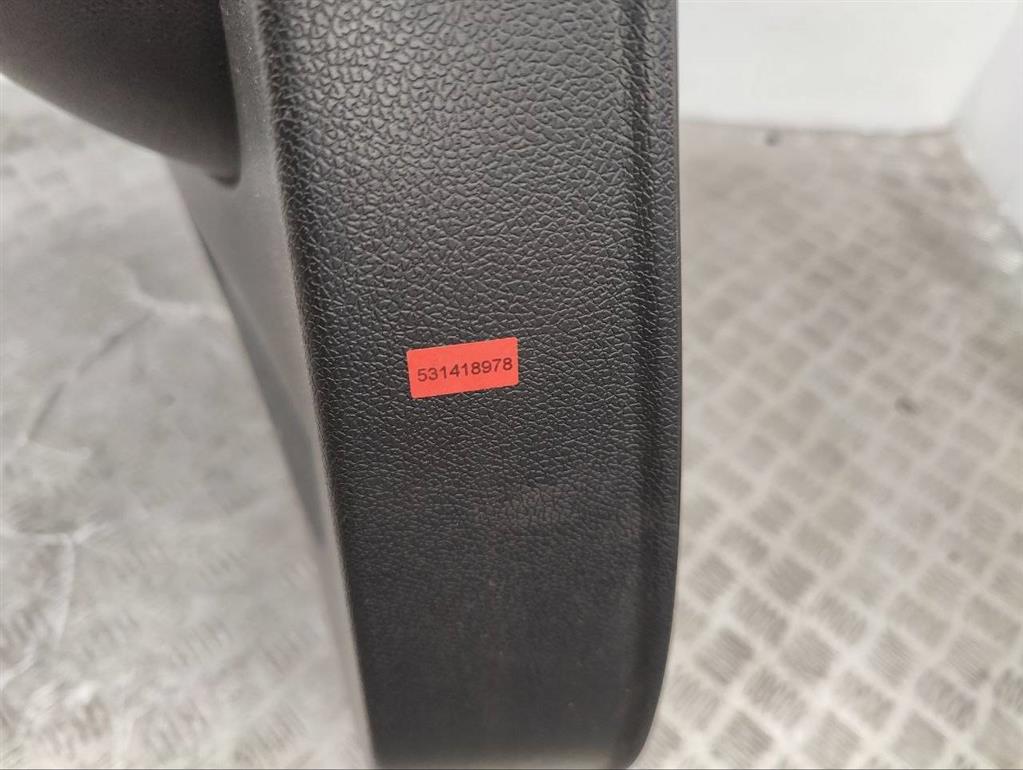 Обшивка двери передней правой (дверная карта)