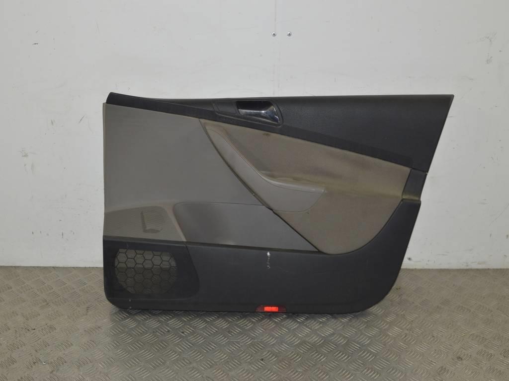 Обшивка двери передней правой (дверная карта)