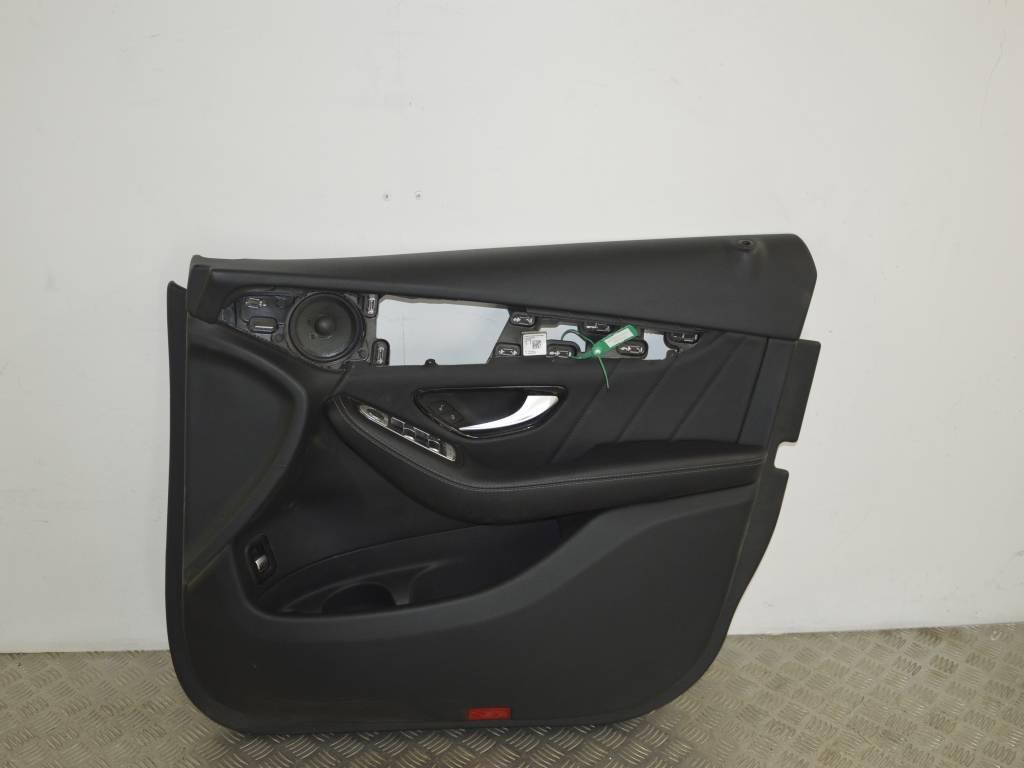 Обшивка двери передней правой (дверная карта)