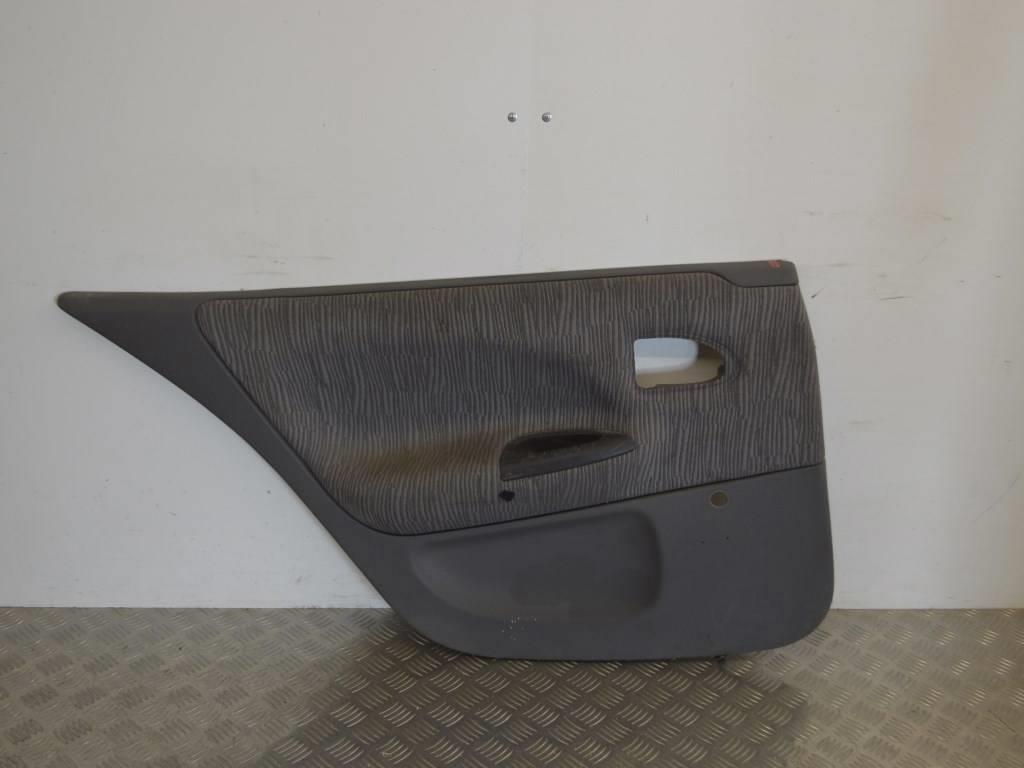 Обшивка двери задней левой (дверная карта)