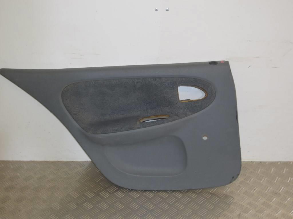 Обшивка двери задней левой (дверная карта)