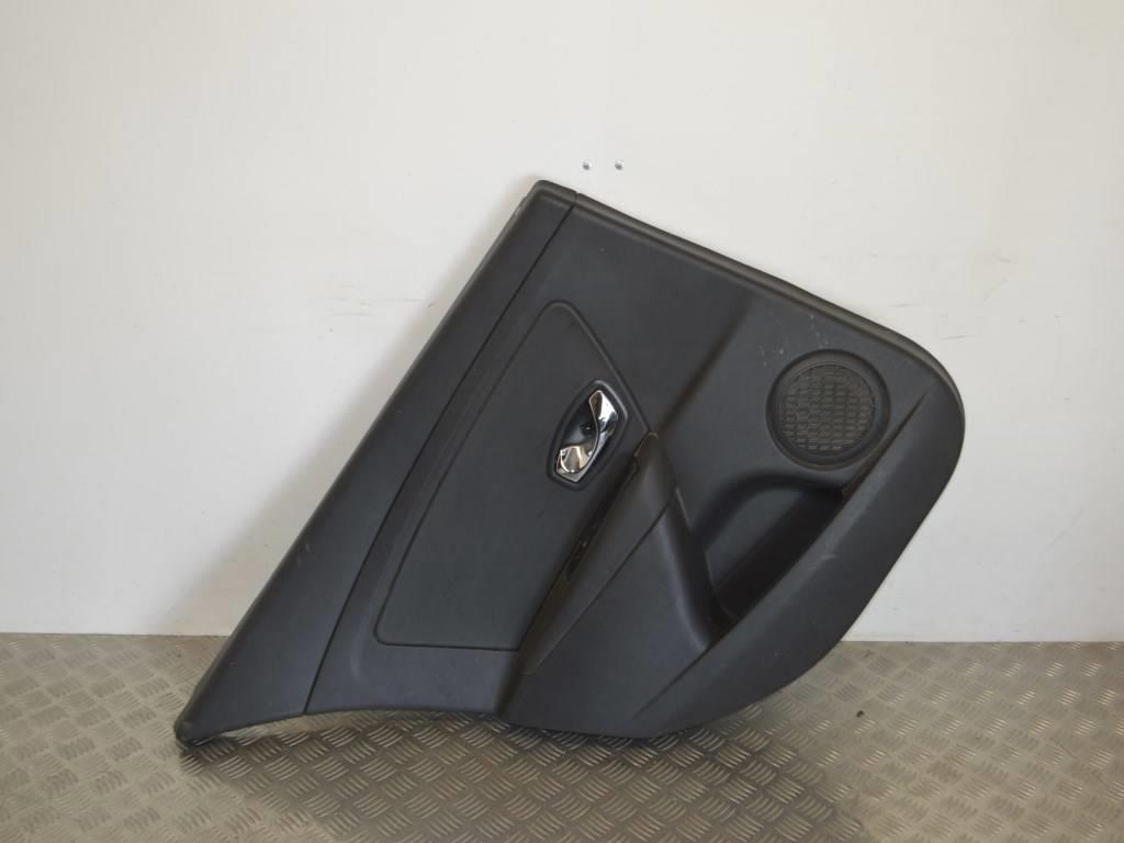 Обшивка двери задней левой (дверная карта)