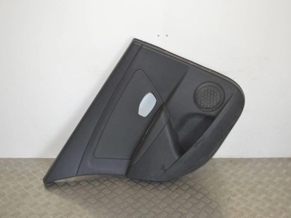 Обшивка двери задней левой (дверная карта)