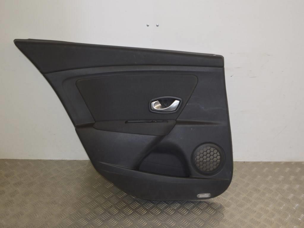Обшивка двери задней левой (дверная карта) Renault Megane 3 (2008-2019) 829A10586R