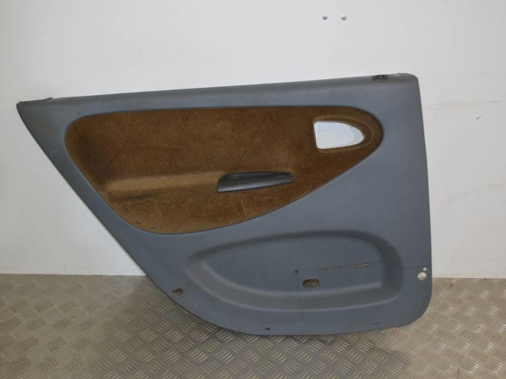 Обшивка двери задней левой (дверная карта)