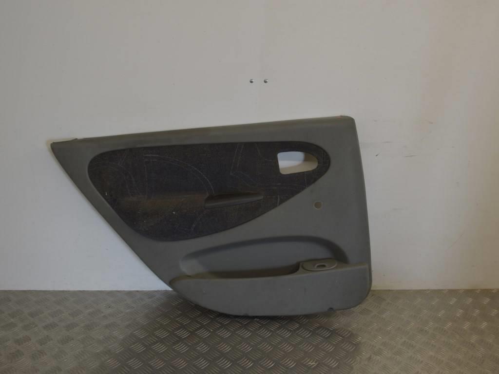 Обшивка двери задней левой (дверная карта)