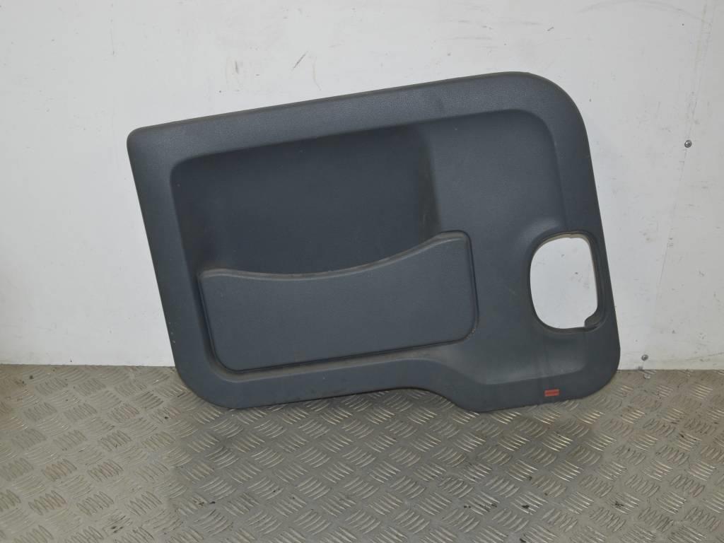 Обшивка двери задней левой (дверная карта)