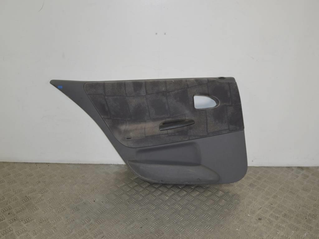 Обшивка двери задней левой (дверная карта)