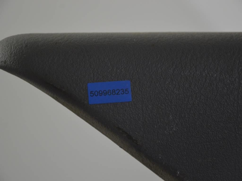 Обшивка двери задней левой (дверная карта)