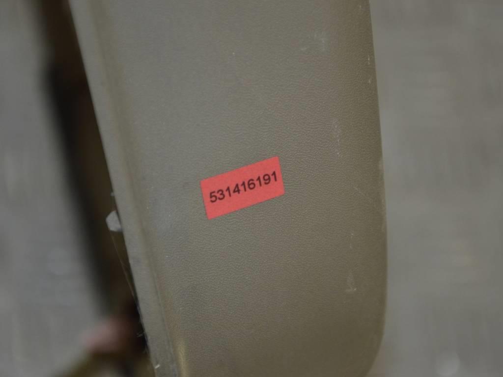 Обшивка двери задней левой (дверная карта)