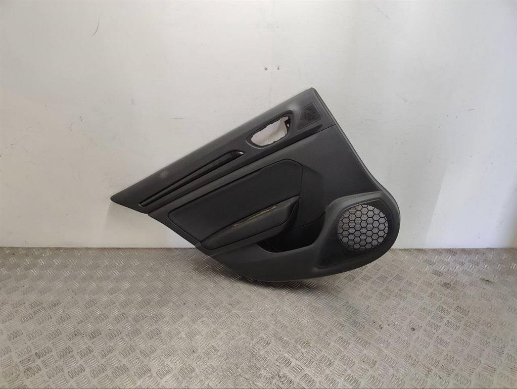 Обшивка двери задней левой (дверная карта)