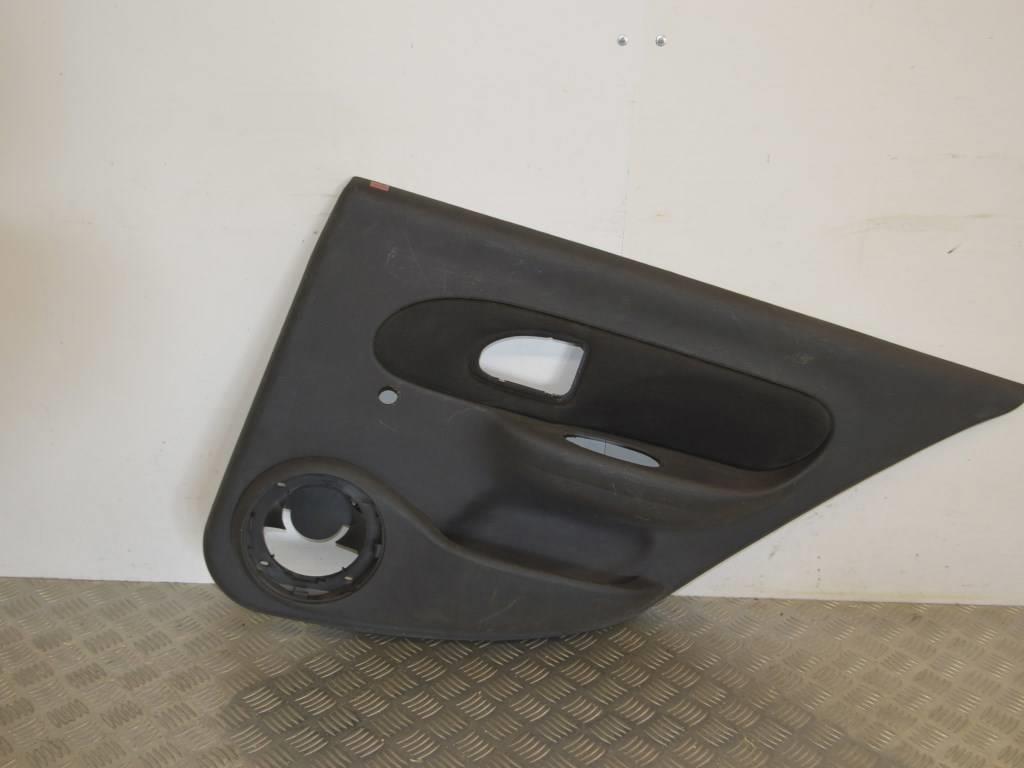 Обшивка двери задней правой (дверная карта)