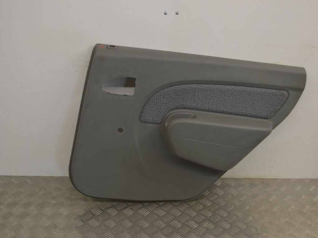 Обшивка двери задней правой (дверная карта)