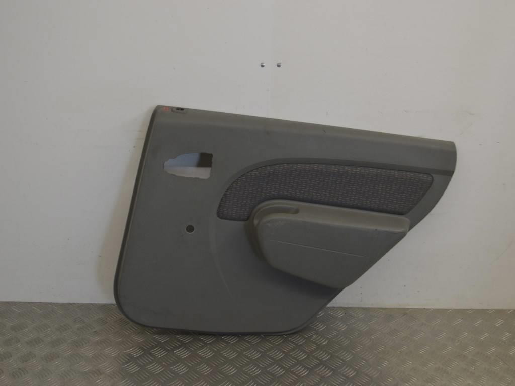 Обшивка двери задней правой (дверная карта)
