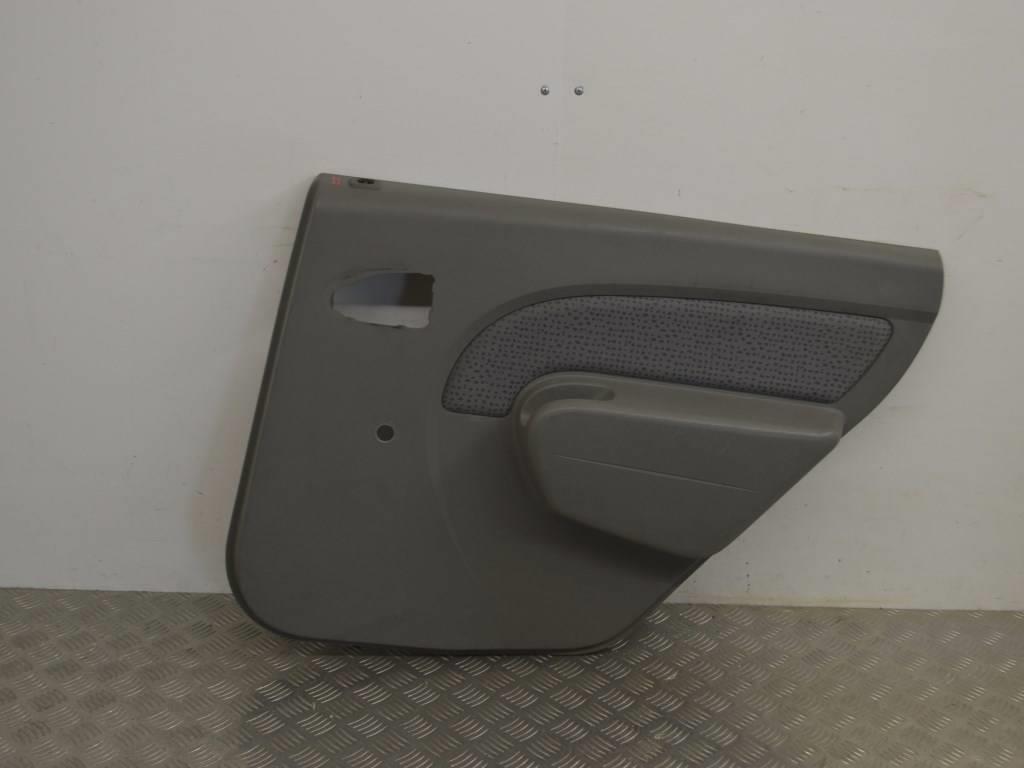 Обшивка двери задней правой (дверная карта)