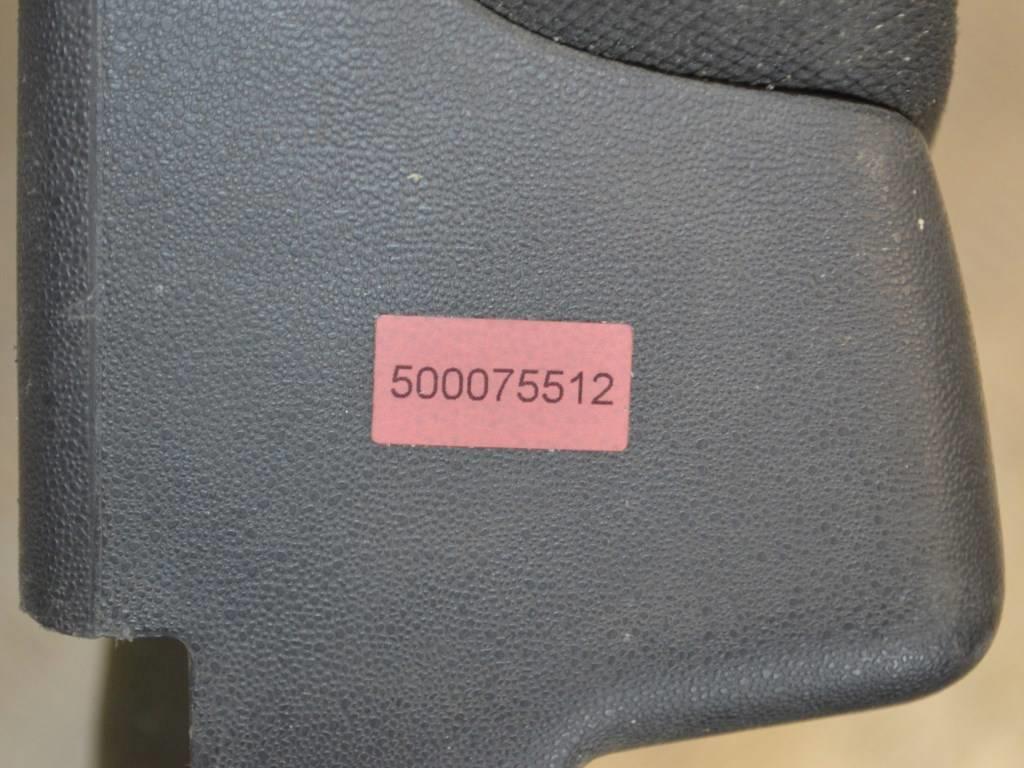 Обшивка двери задней правой (дверная карта)