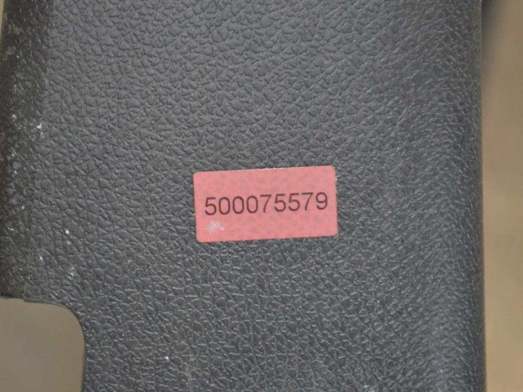 Обшивка двери задней правой (дверная карта)