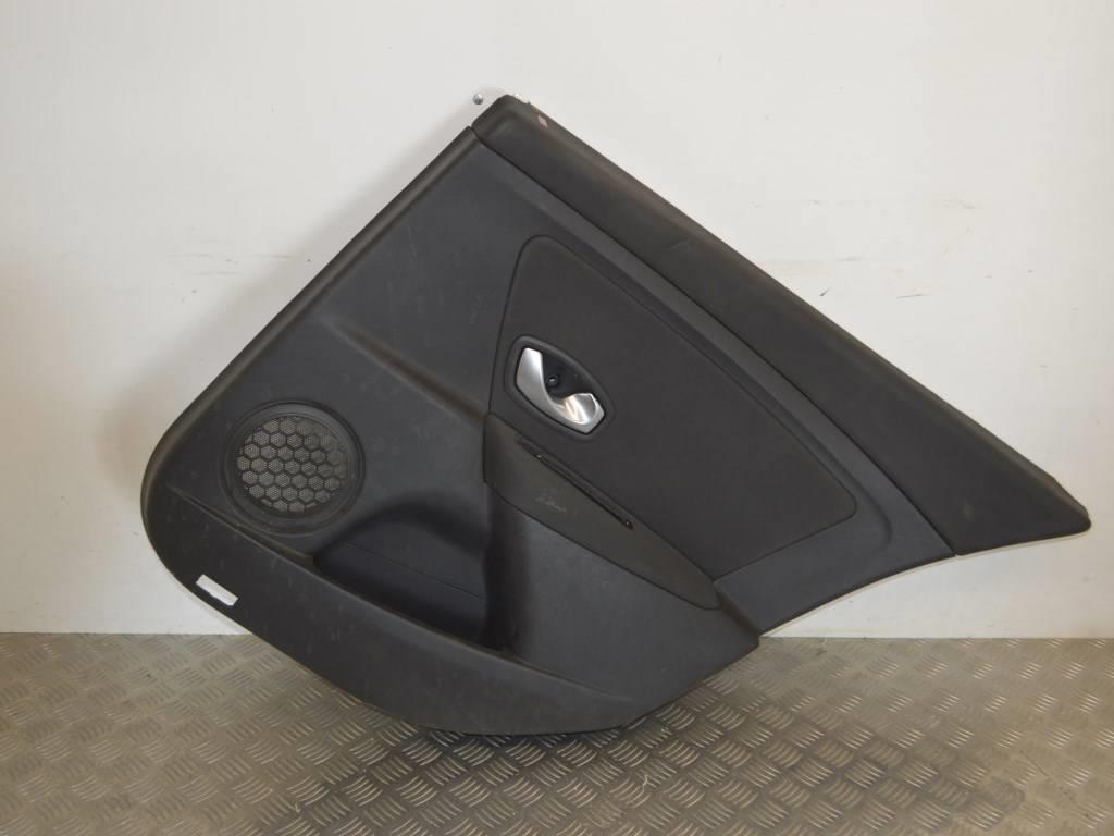 Обшивка двери задней правой (дверная карта) Renault Megane 3 (2008-2019)