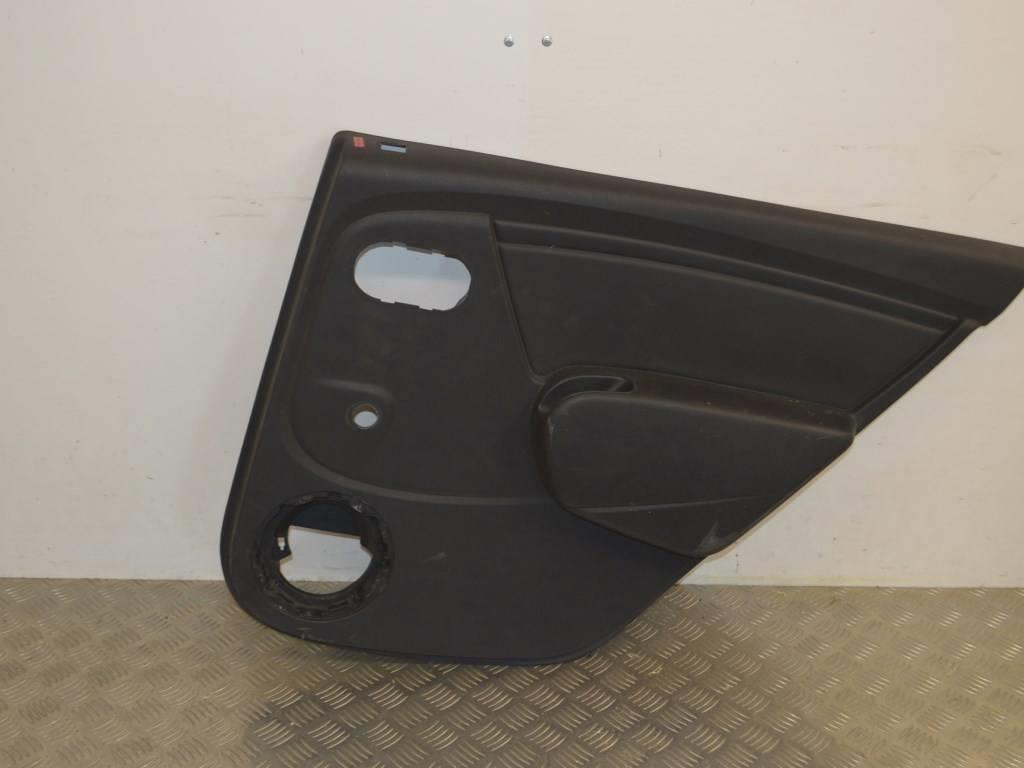 Обшивка двери задней правой (дверная карта)