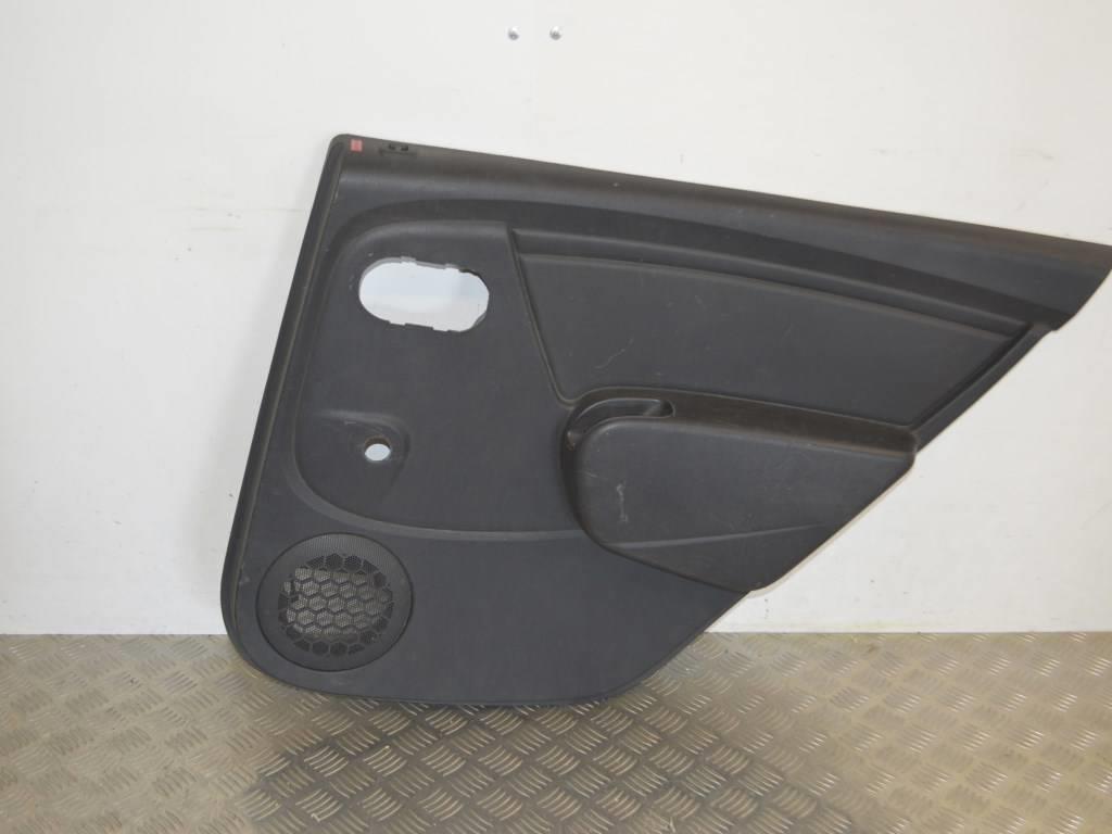 Обшивка двери задней правой (дверная карта)