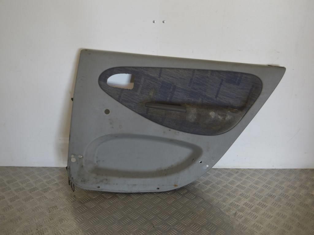 Обшивка двери задней правой (дверная карта)