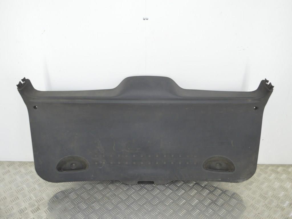 Обшивка крышки багажника