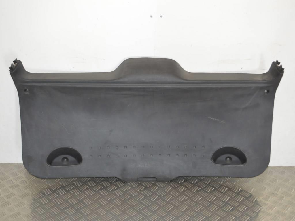 Обшивка крышки багажника