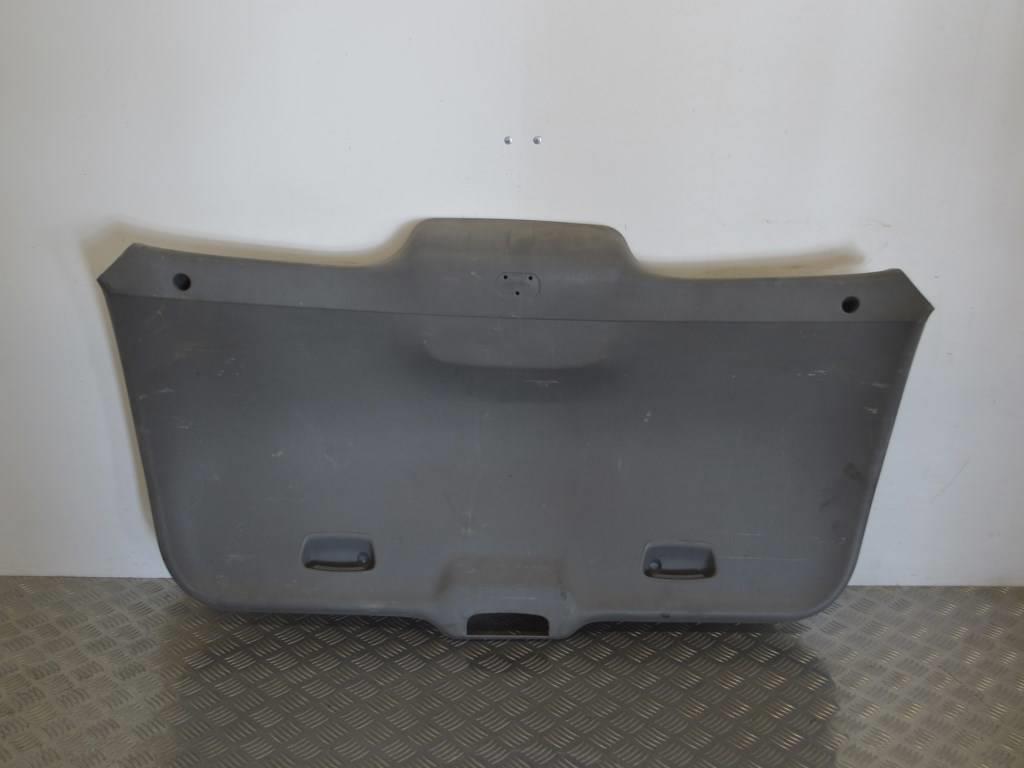 Обшивка крышки багажника