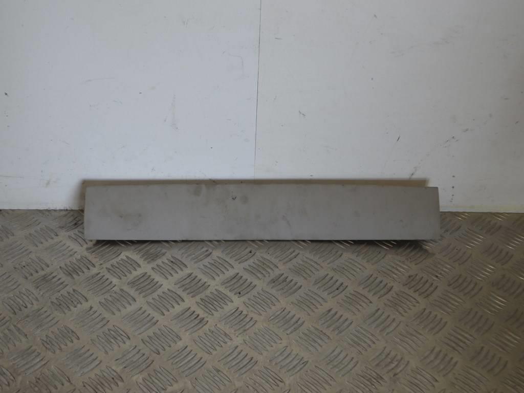 Обшивка крышки багажника