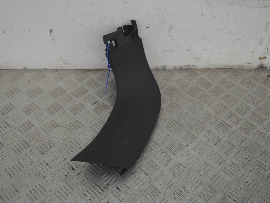 Обшивка крышки багажника