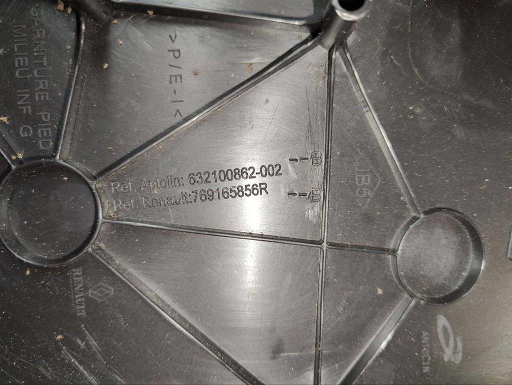 Обшивка стойки центральной левой