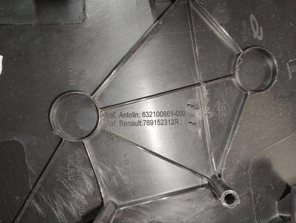 Обшивка стойки центральной правой