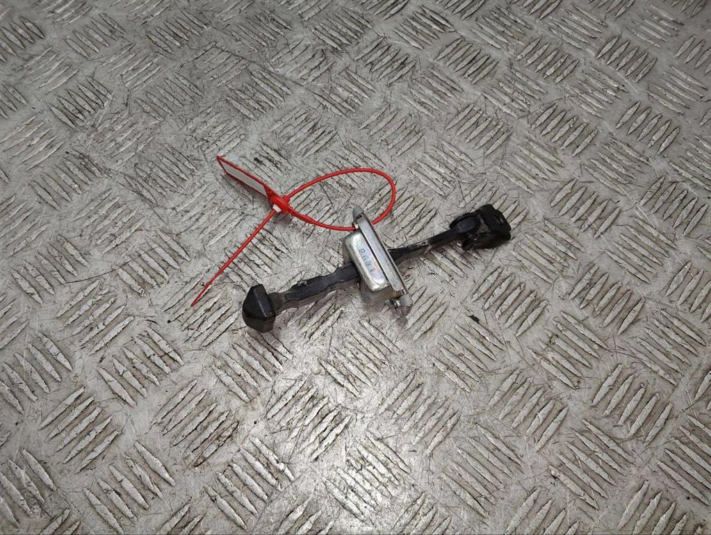 Ограничитель открывания двери передней