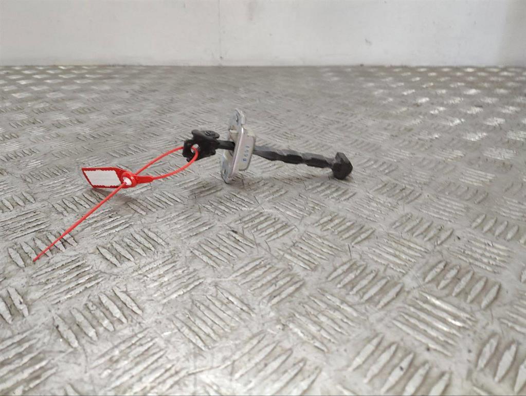 Ограничитель открывания двери передней