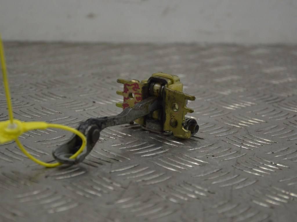 Ограничитель открывания двери