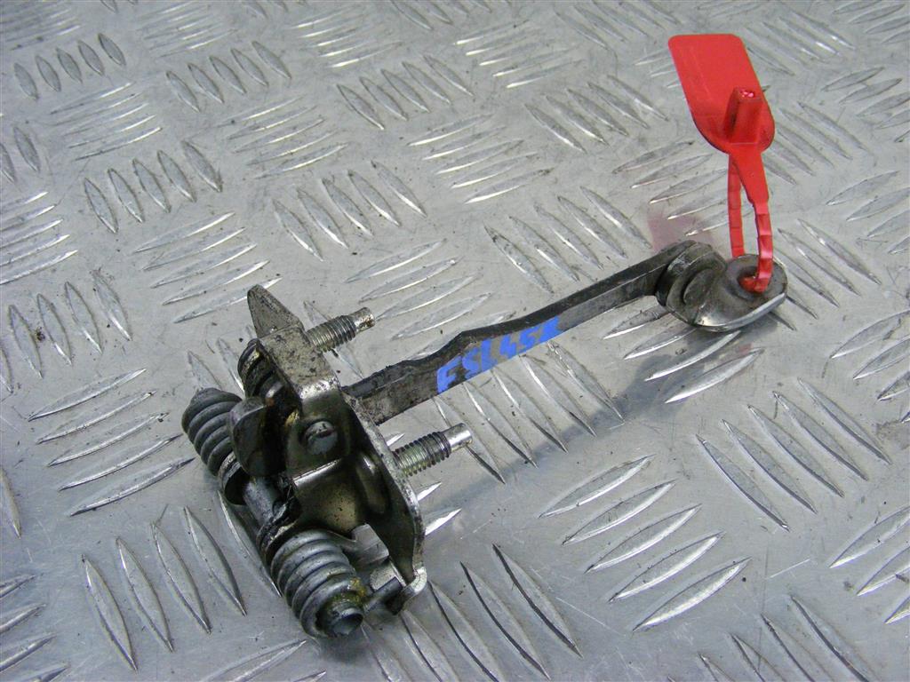 Ограничитель открывания двери