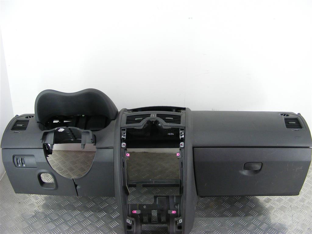 Панель передняя салона (торпедо) Renault Megane 2 (2002-2008) 8200173737